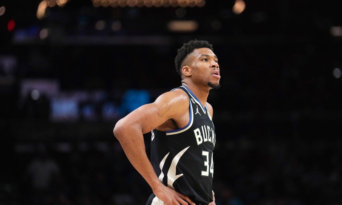NBA: Ούτε οι Φοίνιξ Σανς μπόρεσαν να σταματήσουν τον Αντετοκούνμπο thumb