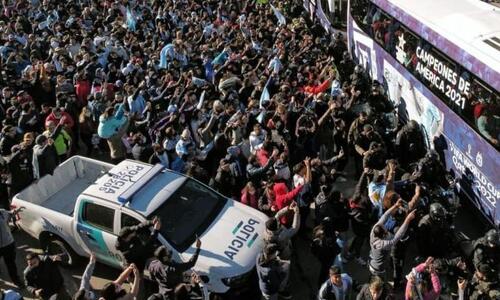 Αποθέωση για την Αργεντινή στην επιστροφή της (vid) thumb