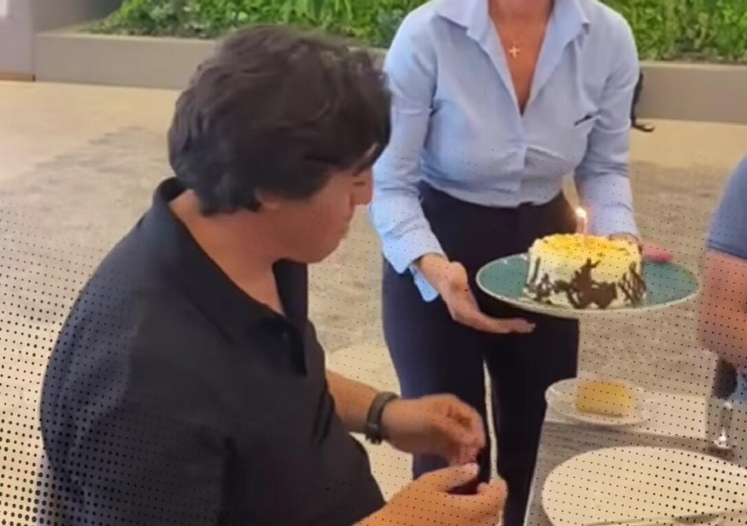 Έσβησε κεράκια πριν το ντεμπούτο του! (ΒΙΝΤΕΟ) thumb