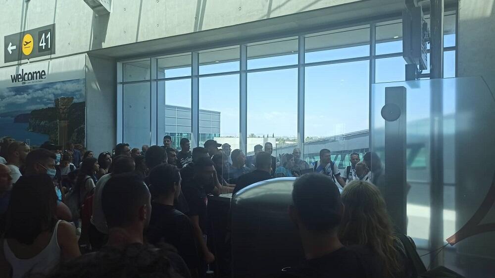 Απόλλων: Ακύρωση πτήσης και ένταση στο αεροδρόμιο Λάρνακας! thumb