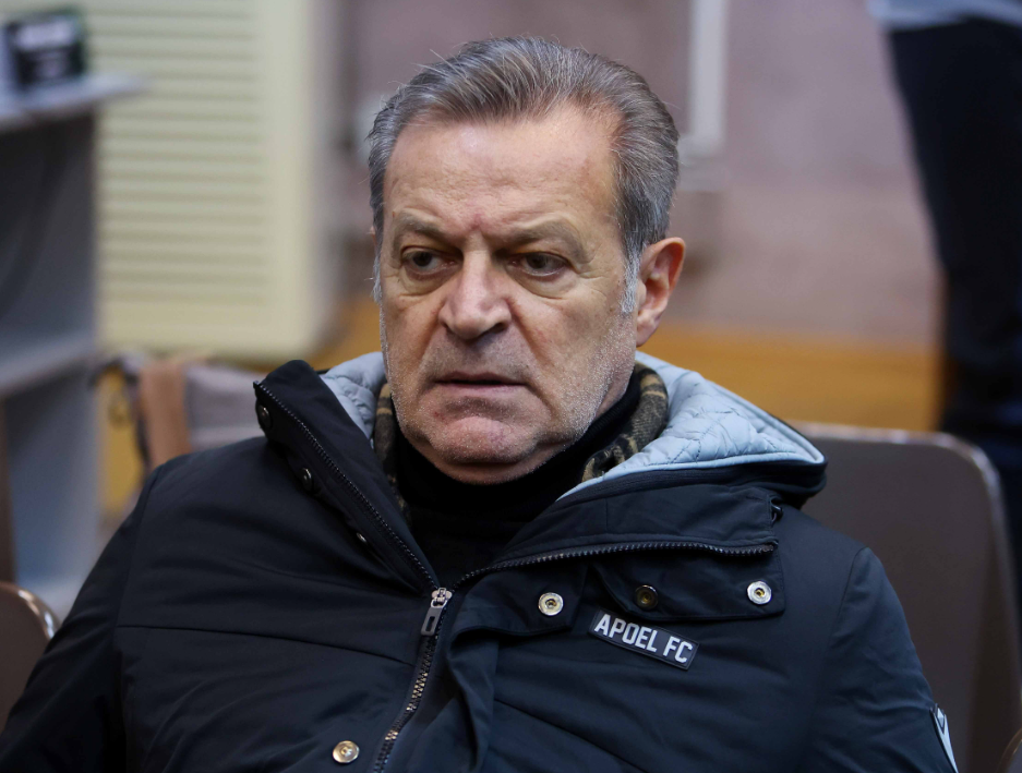 Τον πιστεύει... thumb