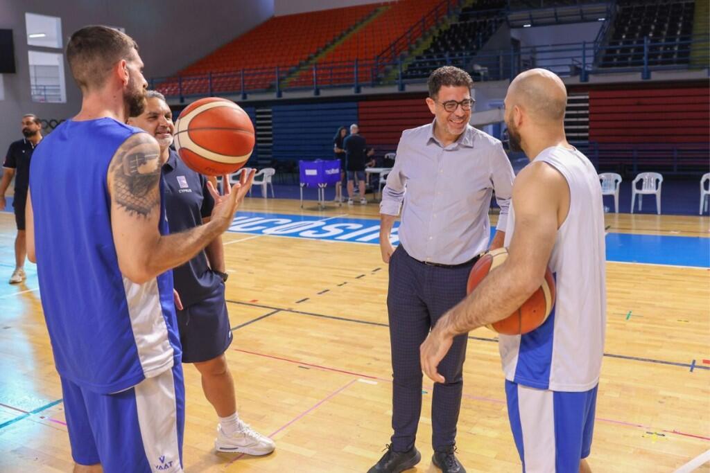 Η ΚΟΚ τιμάει τους παλαίμαχους των Εθνικών της ομάδων ενόψει Ευρωμπάσκετ thumb