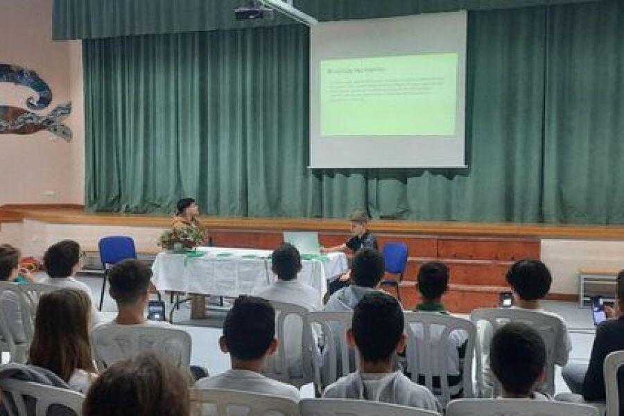 Επισκέφτηκε σχολεία της Λάρνακας ο Χαραλάμπους thumb