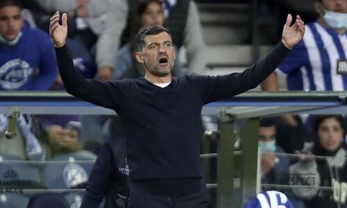 Στιγμές τρόμου: Λιθοβόλησαν το αυτοκίνητο του Κονσεϊσάο, τραυματίστηκε ο γιος του! thumb