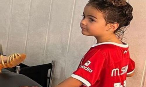 Με φανέλα της Λίβερπουλ η κόρη του Κριστιάνο thumb