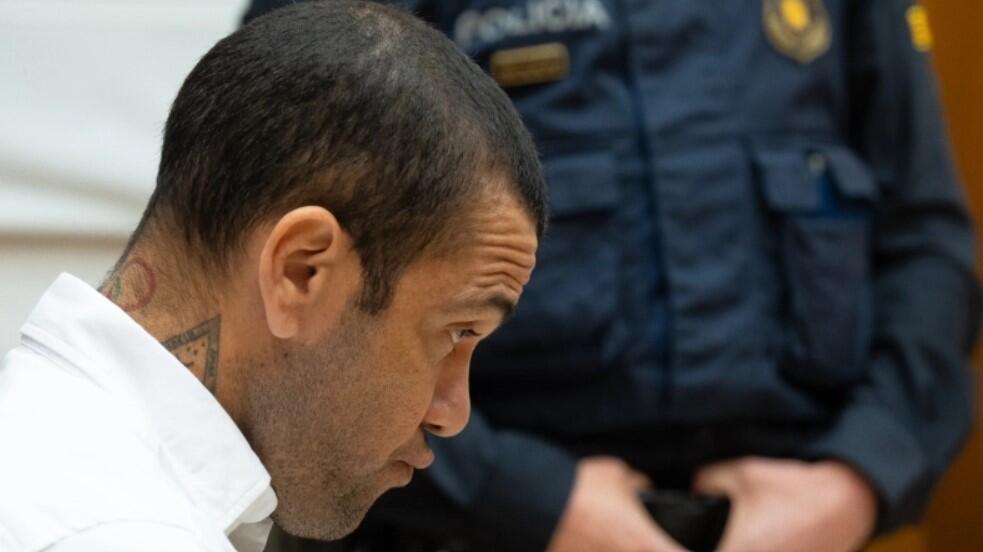 Ο Ντάνι Άλβες σκέφτεται την επιστροφή του στο ποδόσφαιρο, αν αθωωθεί thumb