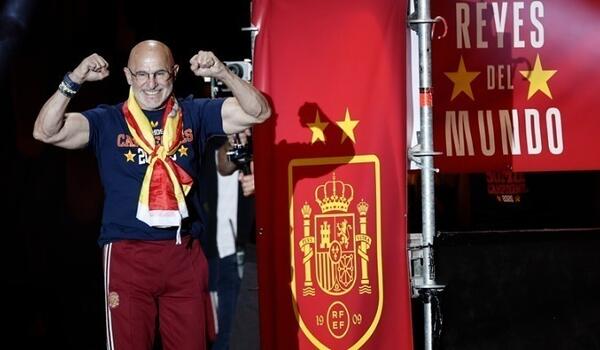 Ο Ντε Λα Φουέντε «αποθέωσε» Κουμπαρσί και Λαπόρτ image