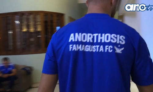 Επίσκεψη και υπογραφές (video) thumb
