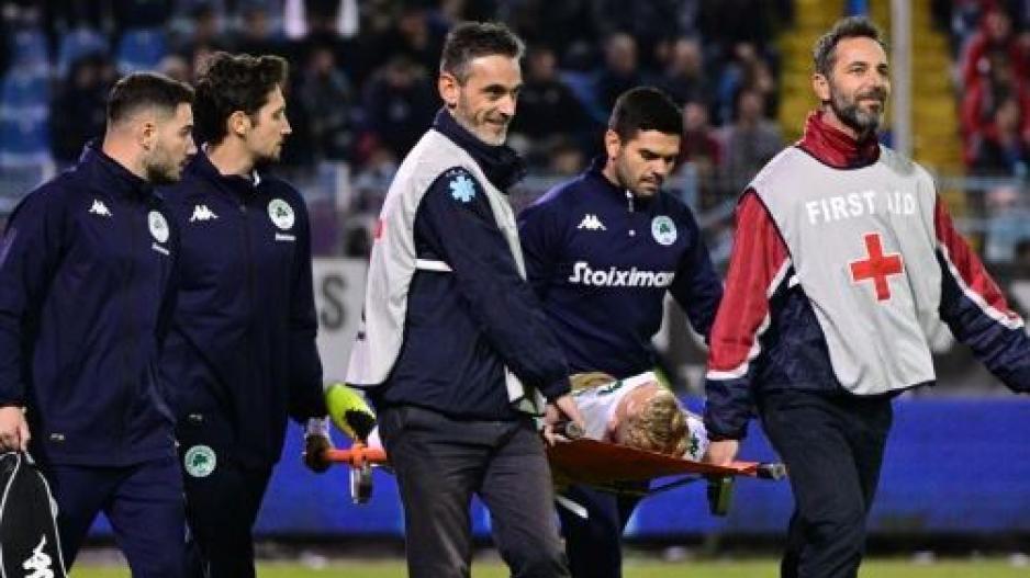 Πολύ σοβαρός ο τραυματισμός του, με ασθενοφόρο στο νοσοκομείο... thumb