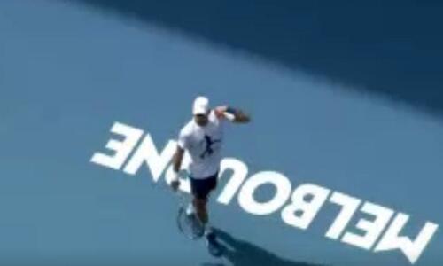 Ο Τζόκοβιτς προπονήθηκε στη Rod Laver Arena ενώ περιμένει την απόφαση (video) thumb