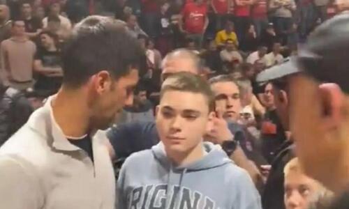 Επέστρεψε στον Τζόκοβιτς τη χαμένη πιστωτική του κάρτα και ανταμείφθηκε με 100 ευρώ thumb