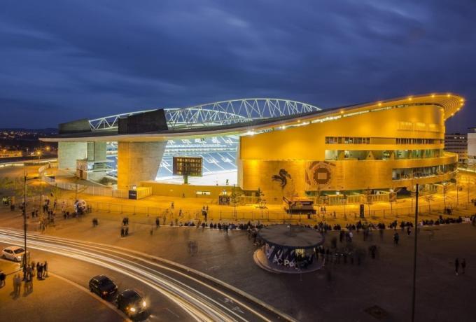 UEFA: Άρχισε η διάθεση των εισιτηρίων για τον τελικό του Τσάμπιονς Λιγκ thumb