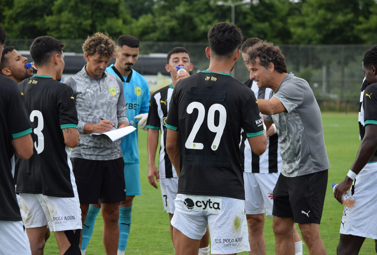 Η ενδεκάδα Ιδιάκεθ ενόψει Jong Go Ahead Eagles (U23) thumb