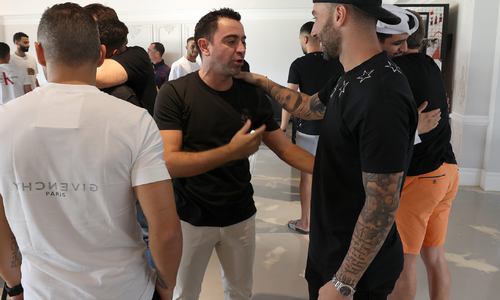 Τσάβι: Αποχαιρέτισε με δάκρυα στα μάτια  thumb