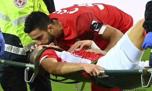 Φιλί συμπαράστασης από τον Λαΐφη thumb