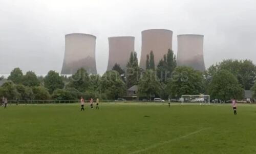 Αγώνας διακόπηκε εξαιτίας κατεδάφισης πυρηνικού εργοστασίου (vids) thumb