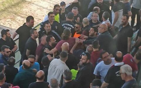 Ένταση λίγο πριν το ημίχρονο στη Σωτήρα - Παρέμβαση της Αστυνομίας (ΦΩΤΟΣ ST) thumb