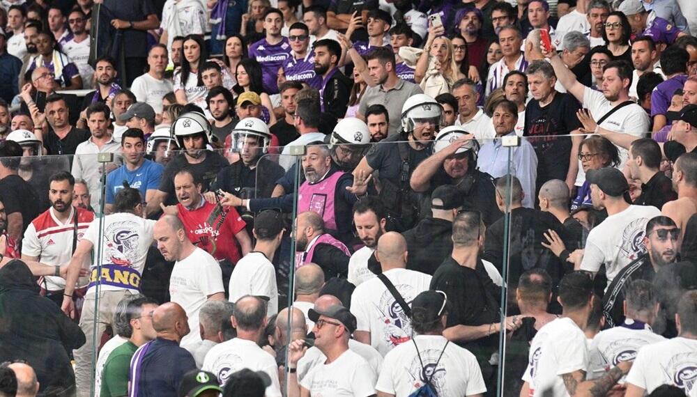 Ένταση στην OPAP Arena στο φινάλε του α' μέρους! thumb