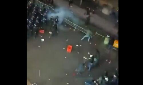 Συμπλοκές και άγρια επεισόδια πριν το παιχνίδι thumb
