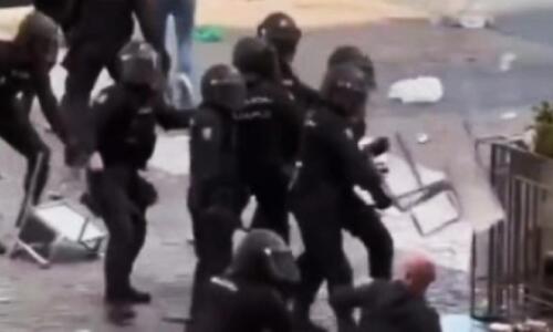 Ατλέτικο - Μπριζ: Τα επεισόδια οπαδών - αστυνομίας πριν το παιχνίδι (vid) thumb