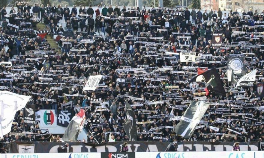 Σάλος: Εμετικό σύνθημα για τον θάνατο του Μαραντόνα! thumb