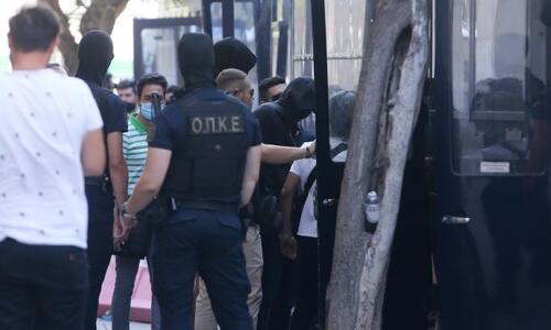 Nέα Φιλαδέλφεια: Κατηγορούμενοι για 4 κακουργήματα και 7 πλημμελήματα οι 104 χούλιγκανς thumb