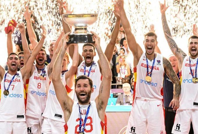 Αποθέωση για τους πρωταθλητές Ευρώπης (videos) thumb