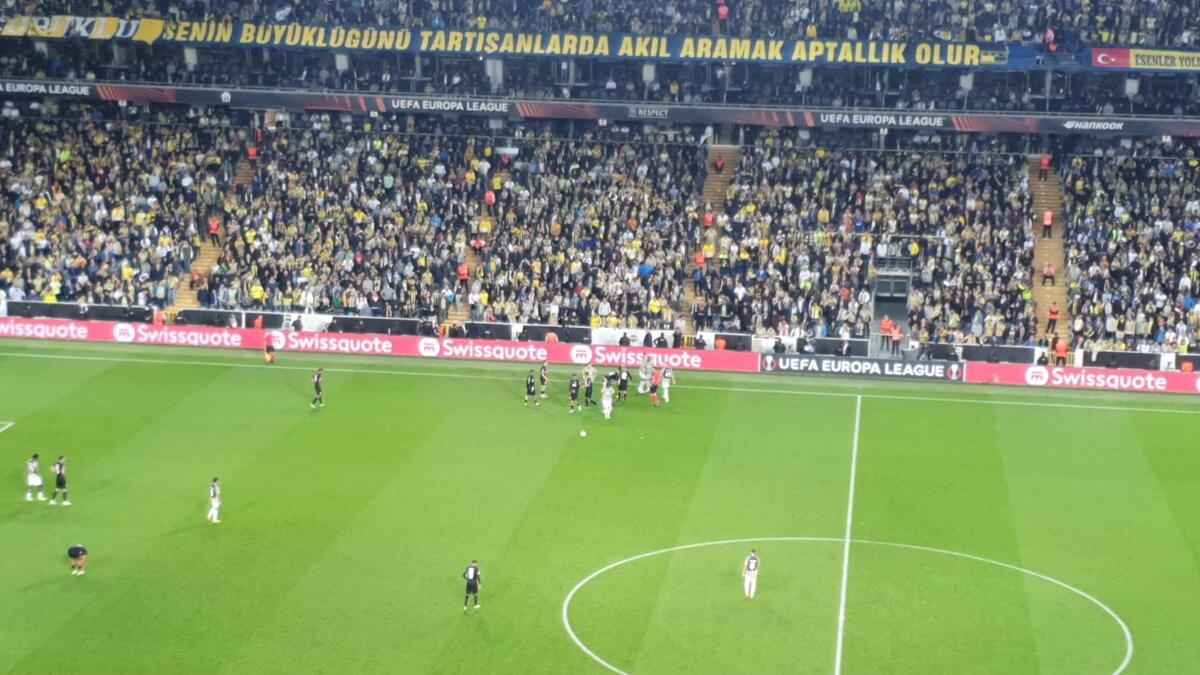 Αψιμαχία και από μια κίτρινη (Βίντεο) thumb