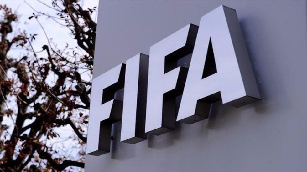 Πενταετής αποκλεισμός από τη FIFA στον πρόεδρο της αφρικανικής συνομοσπονδίας  thumb