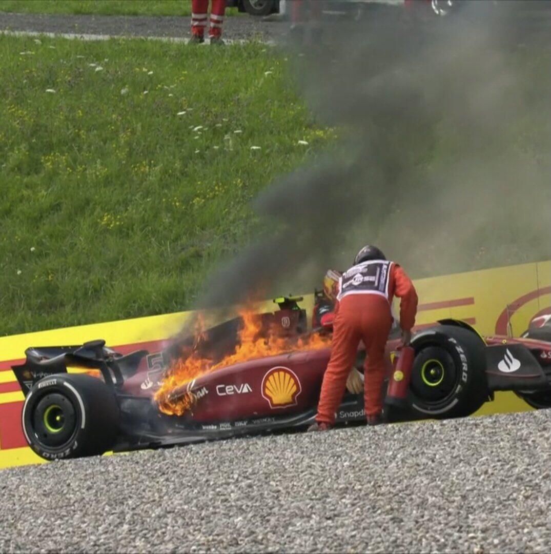 F1: Σοκάρει η εικόνα της κατεστραμμένης Ferrari του Κάρλος Σάινθ (pic) thumb
