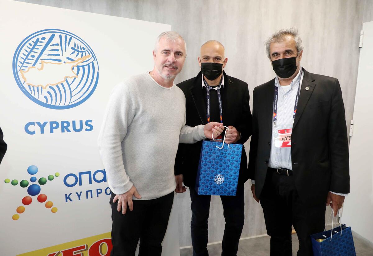 Το καθιερωμένο πριν το παιχνίδι (pics) thumb