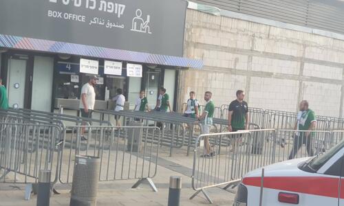 Μαζεύεται ο κόσμος στο «Σάμι Οφέρ», ισχυρή αστυνομική δύναμη (pics) thumb
