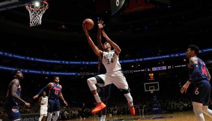 Ο MVP Γιάννης έκανε «όργια» με 40άρα, μπλοκ νίκης στον Εμπίιντ και βλέπει πρωτιά (vid) thumb