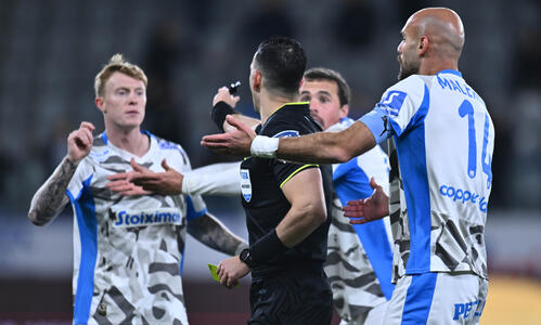 Πέναλτι για Απόλλωνα, 2-0 και αποβολή Μπράουν! thumb