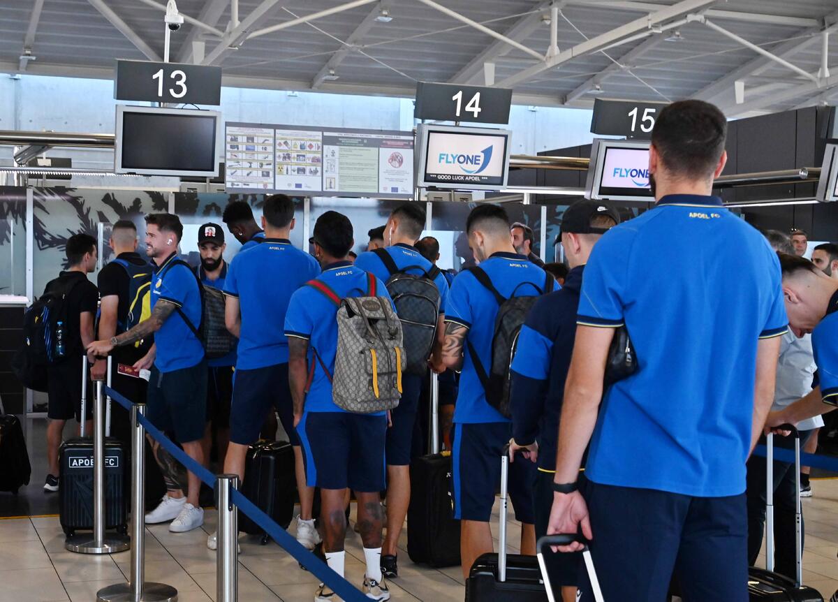 Στο αεροδρόμιο με προορισμό την Μολδαβία ο ΑΠΟΕΛ (ΦΩΤΟΣ) thumb