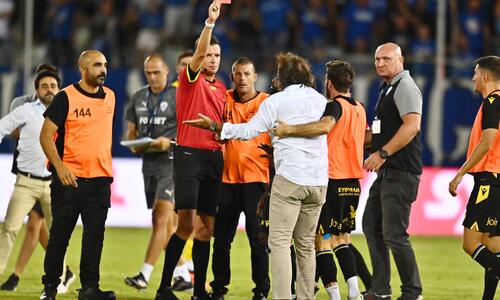Απίστευτο: Ο Σα Πίντο κάνει comeback με τον διαιτητή που τον απέβαλε! thumb