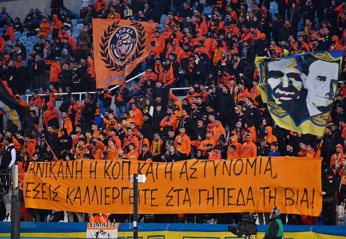 Πανό στη νότια για την απόφαση της ΚΟΠ thumb
