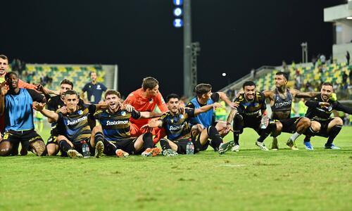 Μέσα στην έδρα του να συνεχίσει το σερί thumb