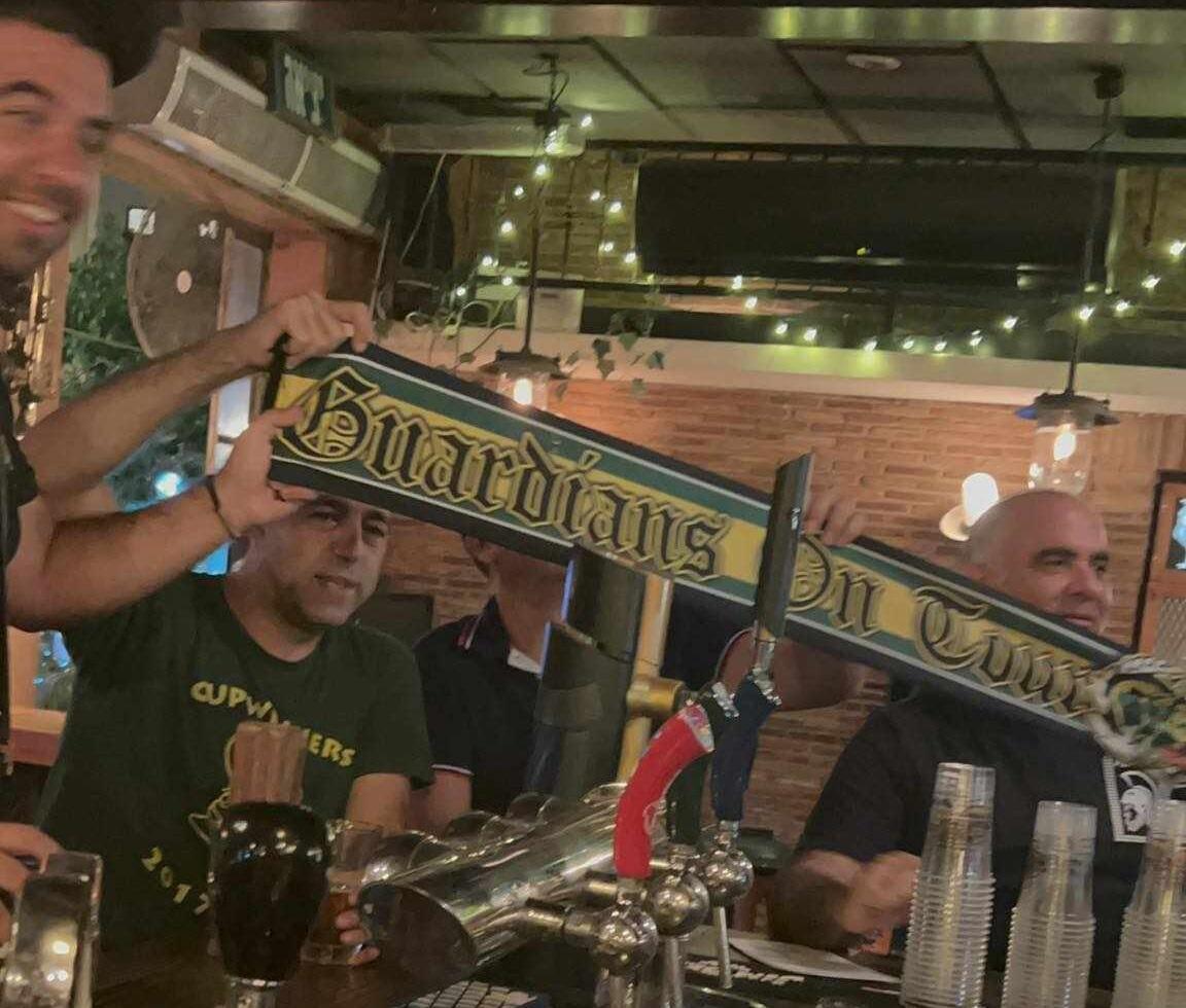 Και στο bar, μόνο ΑΕΚ! thumb