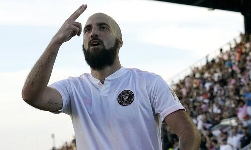 «Ρουφούσα την κοιλιά μου στις φωτογραφίες, αλλά...» thumb