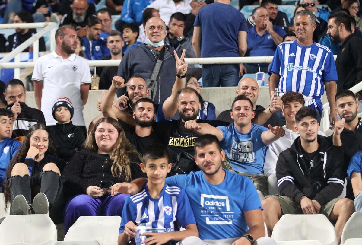 Φωτορεπορτάζ από τον κόσμο στις εξέδρες του ΓΣΠ (pics) thumb