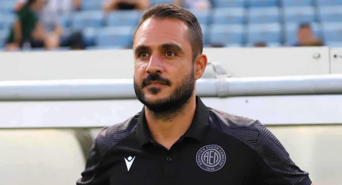 Η αρχική εντεκάδα της ΑΕΛ thumb
