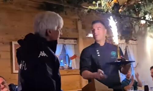 Η τούρτα έκπληξη στον Γιοβάνοβιτς για τα 60ά γενέθλιά του (video) thumb