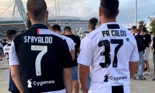 «Αυτοσχεδιάζουν» οι φίλοι της Γιουβέντους πάνω στη φανέλα του Ρονάλντο (pic) thumb