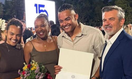 «Μάνα, το πήρα» - Ο Εμμανουήλ Καραλής πήρε το πτυχίο του! thumb