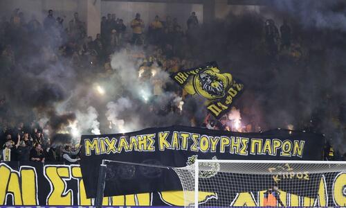 Το πανό των οπαδών της ΑΕΚ για τον Μιχάλη και η συγκινητική ανάρτηση της Ένωσης thumb