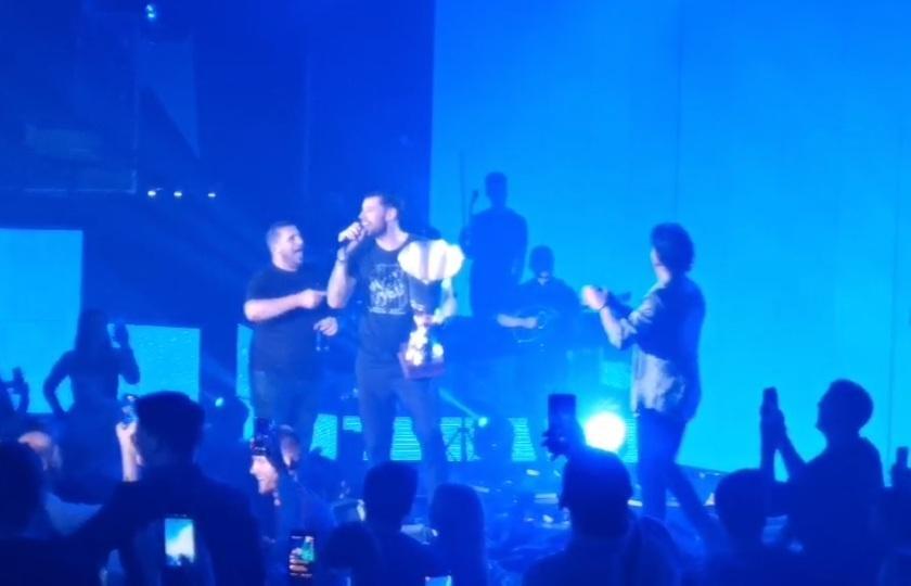 Όταν ο Πρίντεζης τραγούδησε το «Περαία μου» (video) thumb