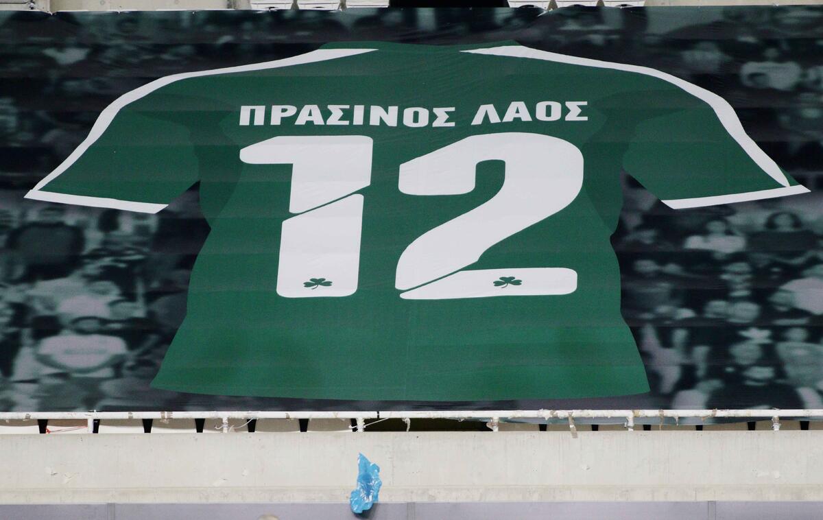 Πήρε θέση η φανέλα του 12ου! thumb