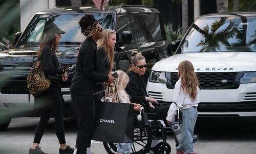 Ανησυχία για Κουρνίκοβα: Βόλτα με αναπηρικό καροτσάκι στο Μαϊάμι thumb