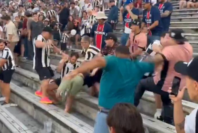 «Ξύλο» στις εξέδρες του Παγκοσμίου Κυπέλλου Συλλόγων (Βίντεο) thumb